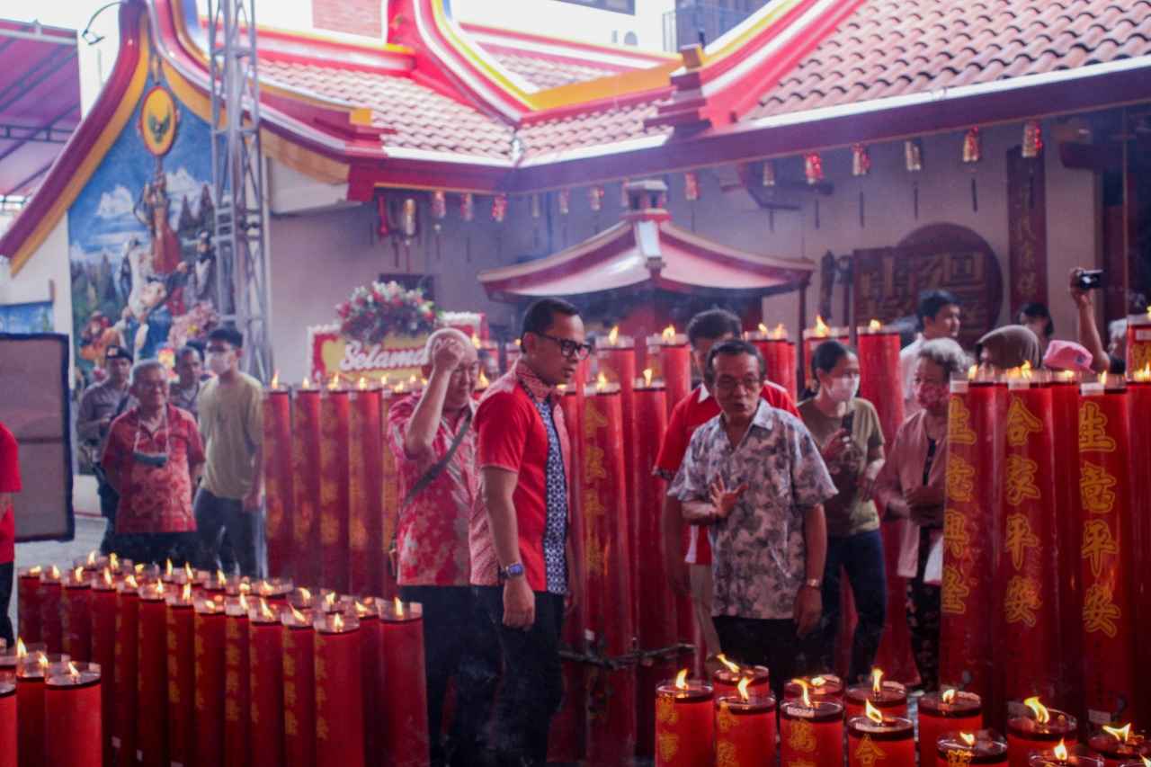 Imlek Bima Arya Silahturahmi Ke Vihara Dhanagun