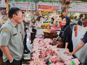 Direktur Polbangtan Bogor Kementan saat kunjungi Pasar Gunung Batu