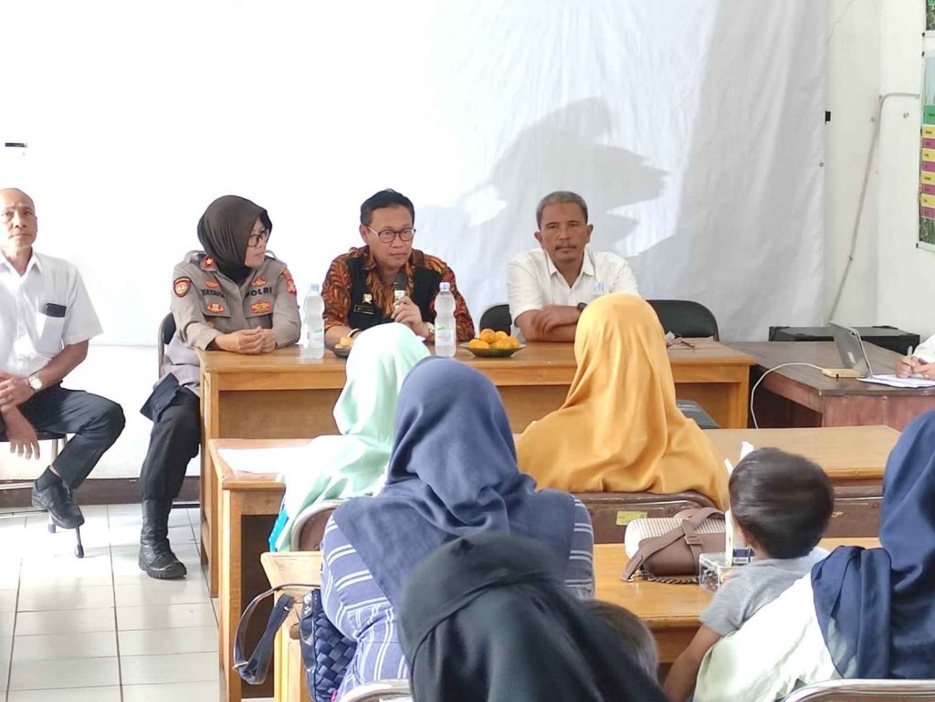 Direktur Polbangtan Bogor kunjungan Program YESS untuk petani milenial di Subang