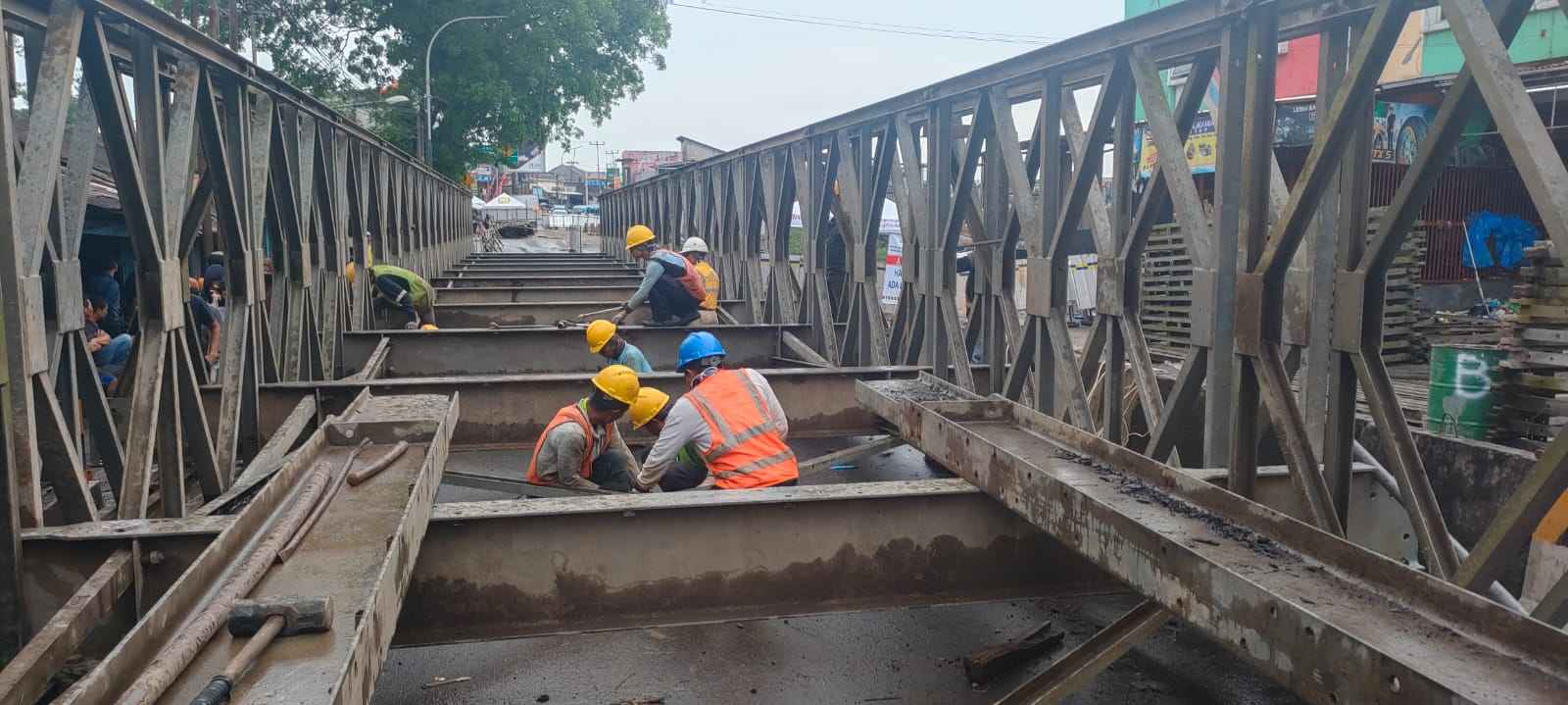 Pemasangan Bailey Jembatan Cikereteg Terancam Molor