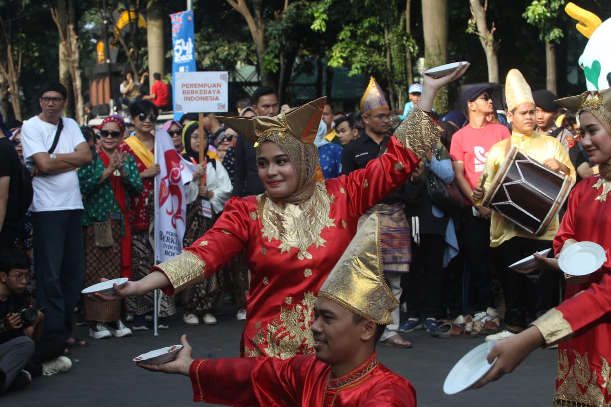 Kenalkan Seni Tradisional Minangkabau, IKM Meriahkan HJB