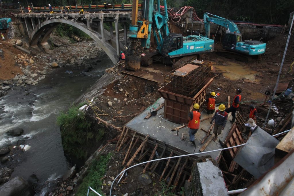 proyek Jembatan Otista sumbang polusi